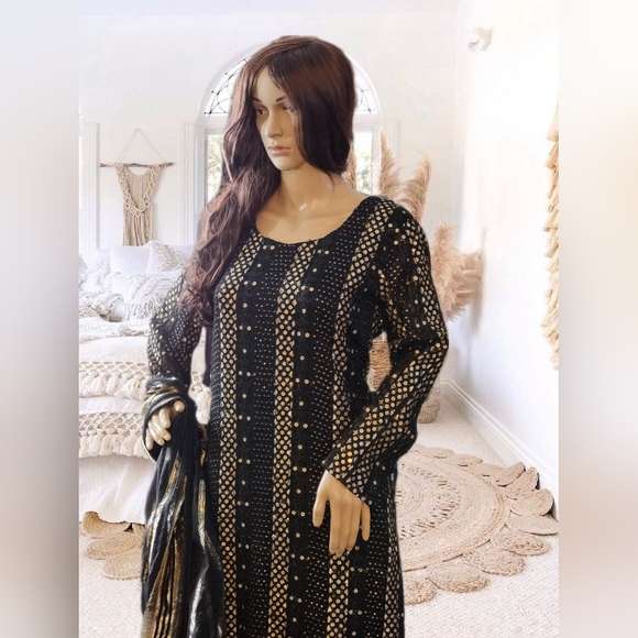 Pakistani Indian gharara/ Tilla and sequins gharara/ Pakistani/ Indian clothes - Picture 4 of 8